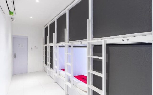 Uno Capsule Hostel