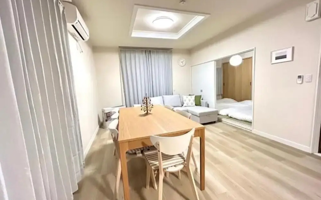 Warashibe House
