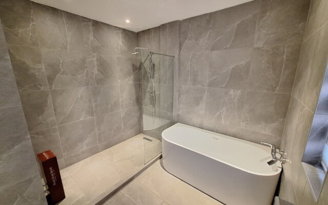 Victor Regents Apartment