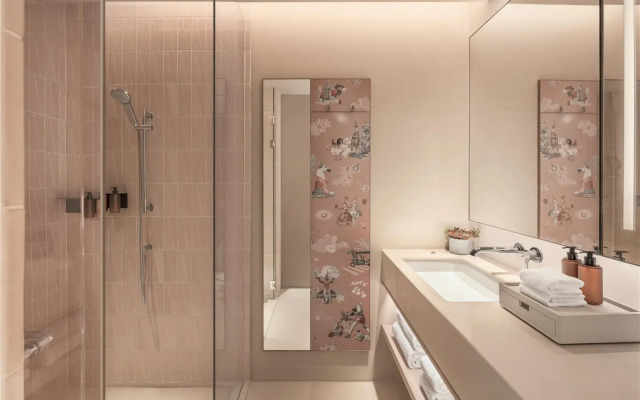 Kromo Bangkok, Curio Collection By Hilton