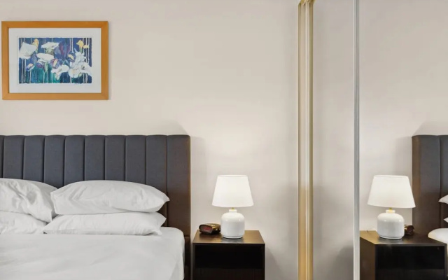 Stylish 2-bed Camperdown Apartment With Balcony – Guest Rooms – Sydney