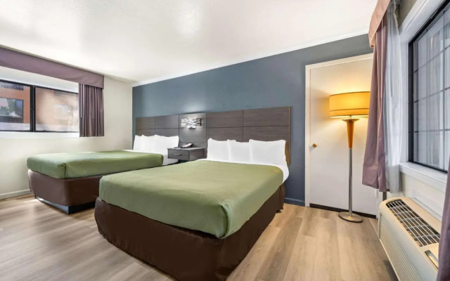 Econo Lodge Inn & Suites Heavenly Village Area