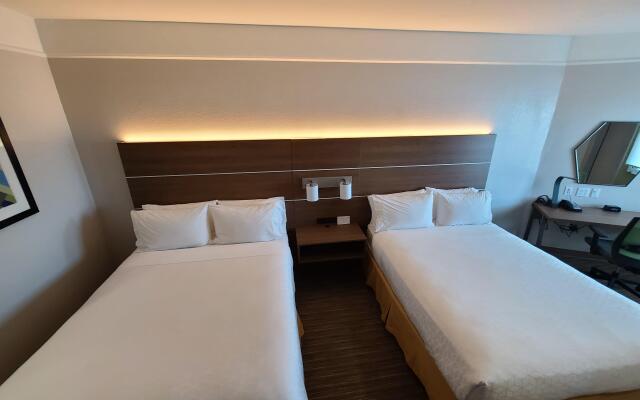 Holiday Inn Express & Suites Galveston West-Seawall