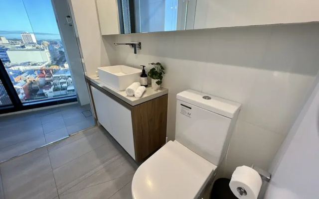 Stylish 1-bed With Pool, Gym & Free Parking