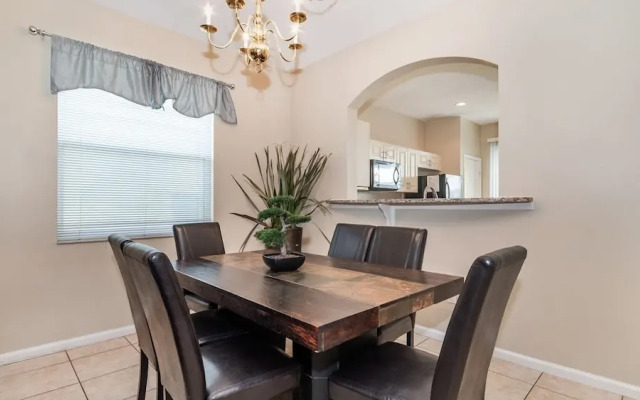 8008 King Palm Circle