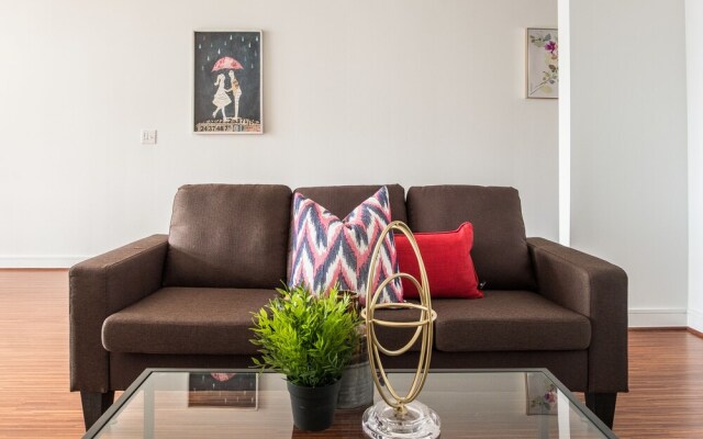 1 BR Apt Near AA Center with Parking by Frontdesk