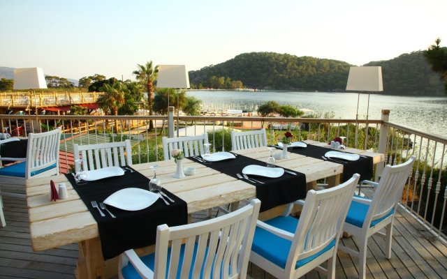 S3 Seahorse Beach Club & Hotel