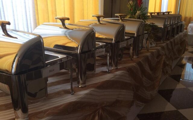 Royal Crest Hotel Restaurant and Sports Centrum