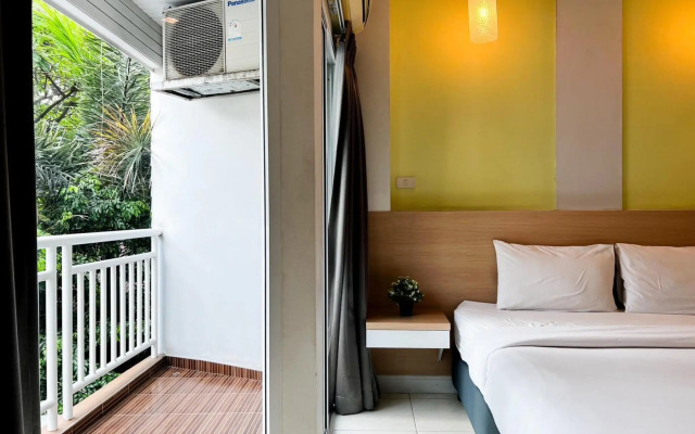 Nana Chat Bangsaen Hotel