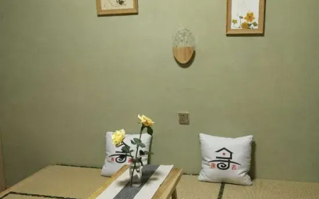 Xunlai Xunqu Hostel