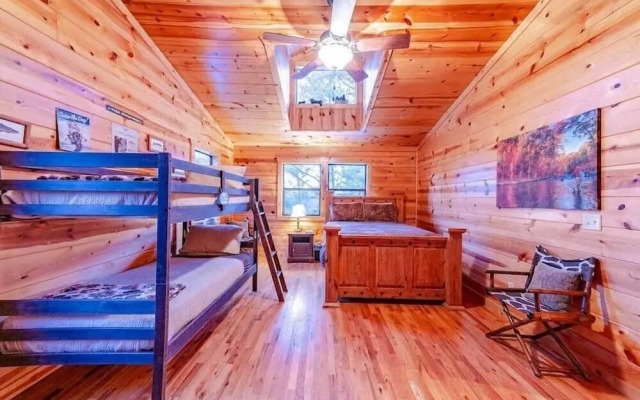 Mountain Fork Lodge With Wifi and Fire Pit by Redawning