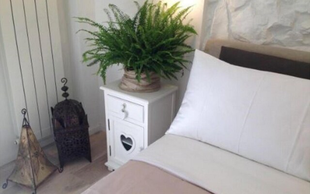 Vatican White Apartment - Vatican Cumfida