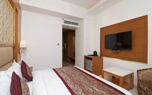 Capital O 10824 Hotel Star Suites