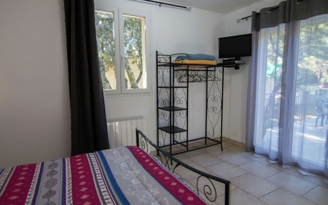 Modern Villa with Private Pool in Ledenon