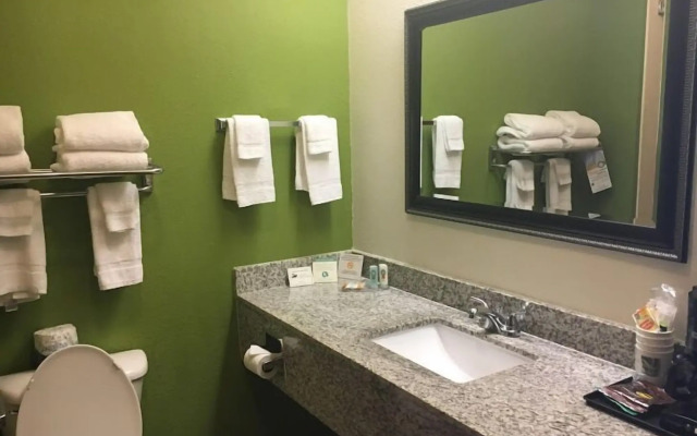 Quality Inn & Suites Airport