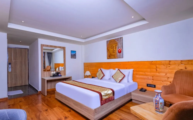 Sumitel Sanderling 500 meters from Mall Road