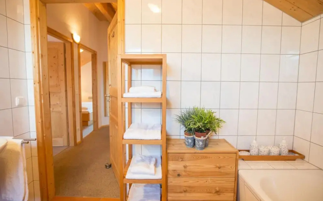 Chalet in Annaberg-lungotz With a Community Pool