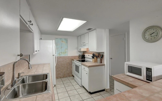 Sunny Beaches 3 Bedroom Condo by RedAwning