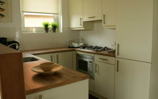 Cozy House With Dishwasher, Near a Small Beach