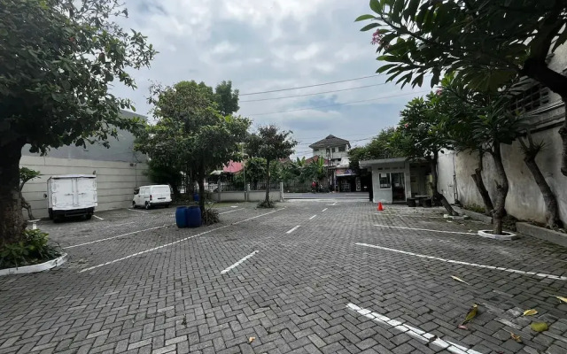 OYO 94442 Jebres Inn
