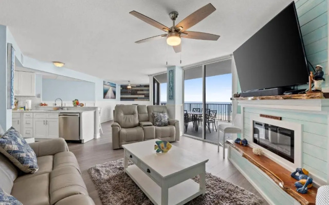 Aqua Vista Condominiums