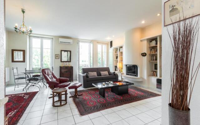 Large 2 Bdrs Downtown - 6 pax & AC