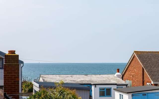 Mariners Stylish Beachside Getaway With Sea Views