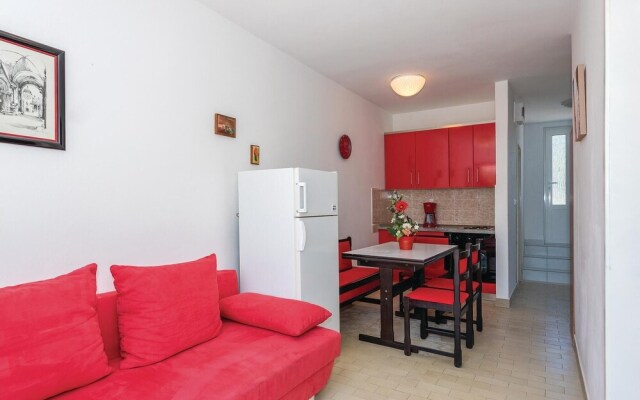 Beautiful Home in Rogoznica With Wifi and 2 Bedrooms