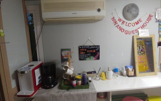 Ninano Guesthouse - Hostel