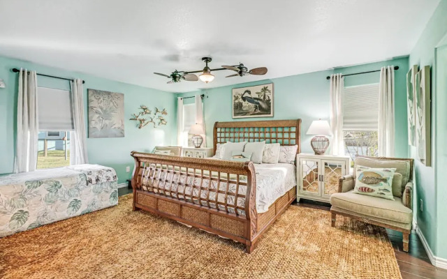Baydream 4 Bedroom Home by RedAwning