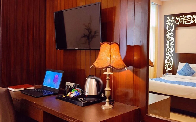 Park Square Hotel And Banquet