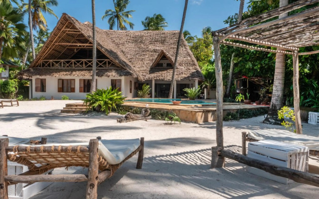 Raha Lodge