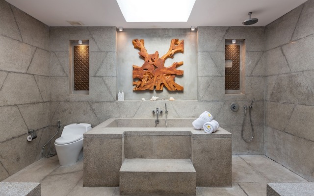 Wonderful Oceanfront 3 Br Villa in Seminyak