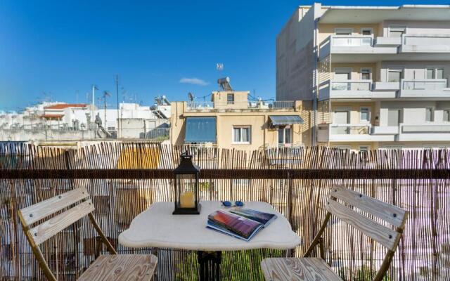 Bright, Calming Retreat With a Balcony Near Metro!