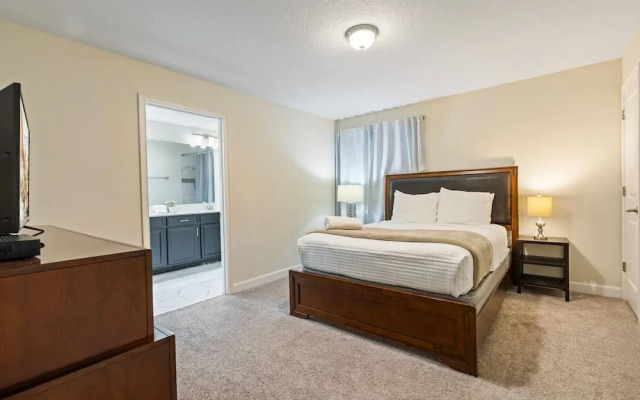 Amazing 5bdr House w Pool -4857