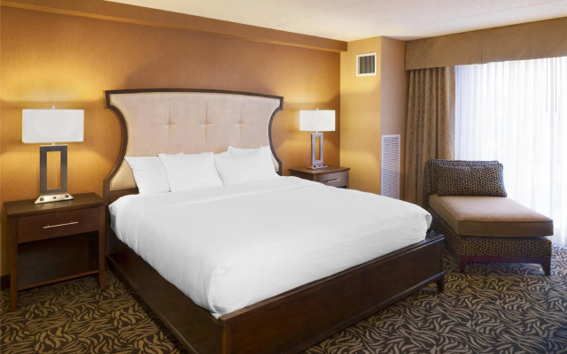 DoubleTree by Hilton Bay City - Riverfront