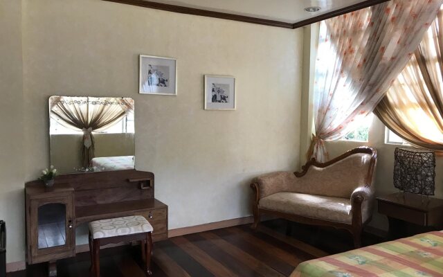 La Casa Roa Hostel