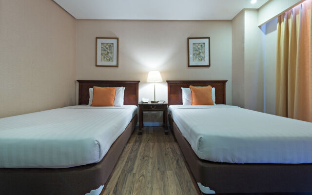 Court Meridian Hotel and Suites