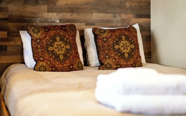 Tahoe Woods Villa - Walk to Beach and Gondola/ Heavenly Ski