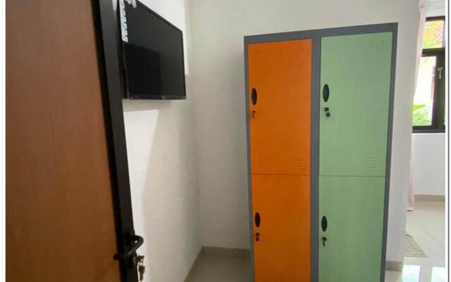 RedDoorz Syariah near Universitas Jenderal Soedirman 2