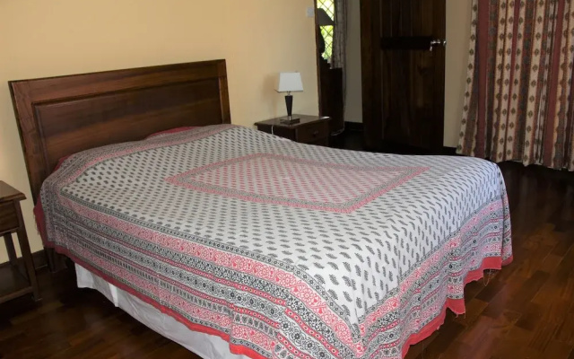 Tropical Villa 5 Min to the Beach