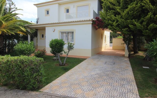 Rent Villa and Apartment in Oasis Parque Country Club, Nr. Portimao, Algarve