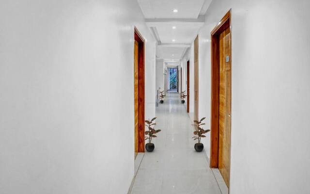 Capital O 92279 The Arrow