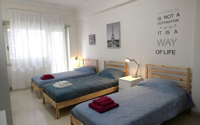 Room in Guest Room - Emilio's Home Triple Room in our Cozy and Comfortable Establishment