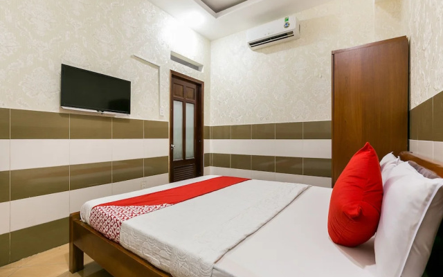 Binh Dung Hotel by OYO Rooms
