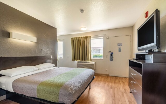 Studio 6 Monroe, LA - Hwy 165