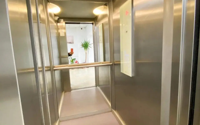 VR2 Central Apartment