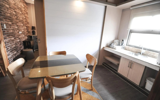 Pine Breeze Cottages