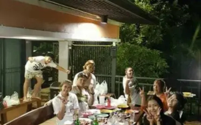 Kaengkrachan River Hut