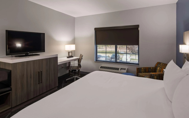 Best Western Plus Appleton Airport/Mall Hotel